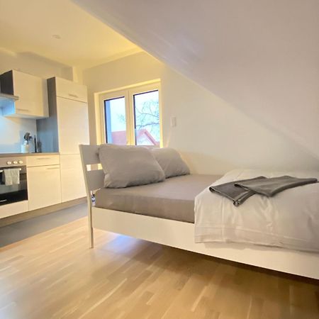 Charmantes Studio-Apartment Im Herzen Von Neureut - Fussbodenheizung, Regendusche, Waschmaschine, Stellplatz Karlsruhe Luaran gambar