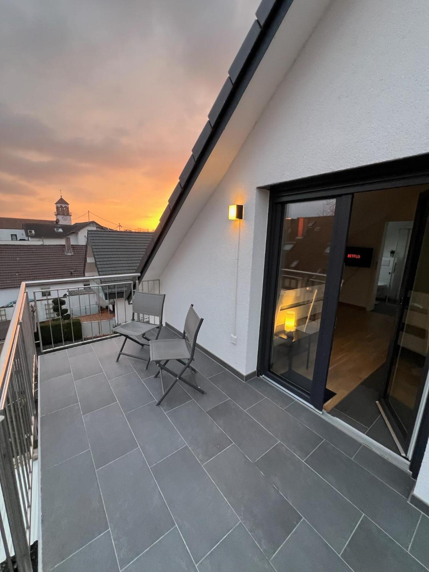 Charmantes Studio-Apartment Im Herzen Von Neureut - Fussbodenheizung, Regendusche, Waschmaschine, Stellplatz Karlsruhe Luaran gambar