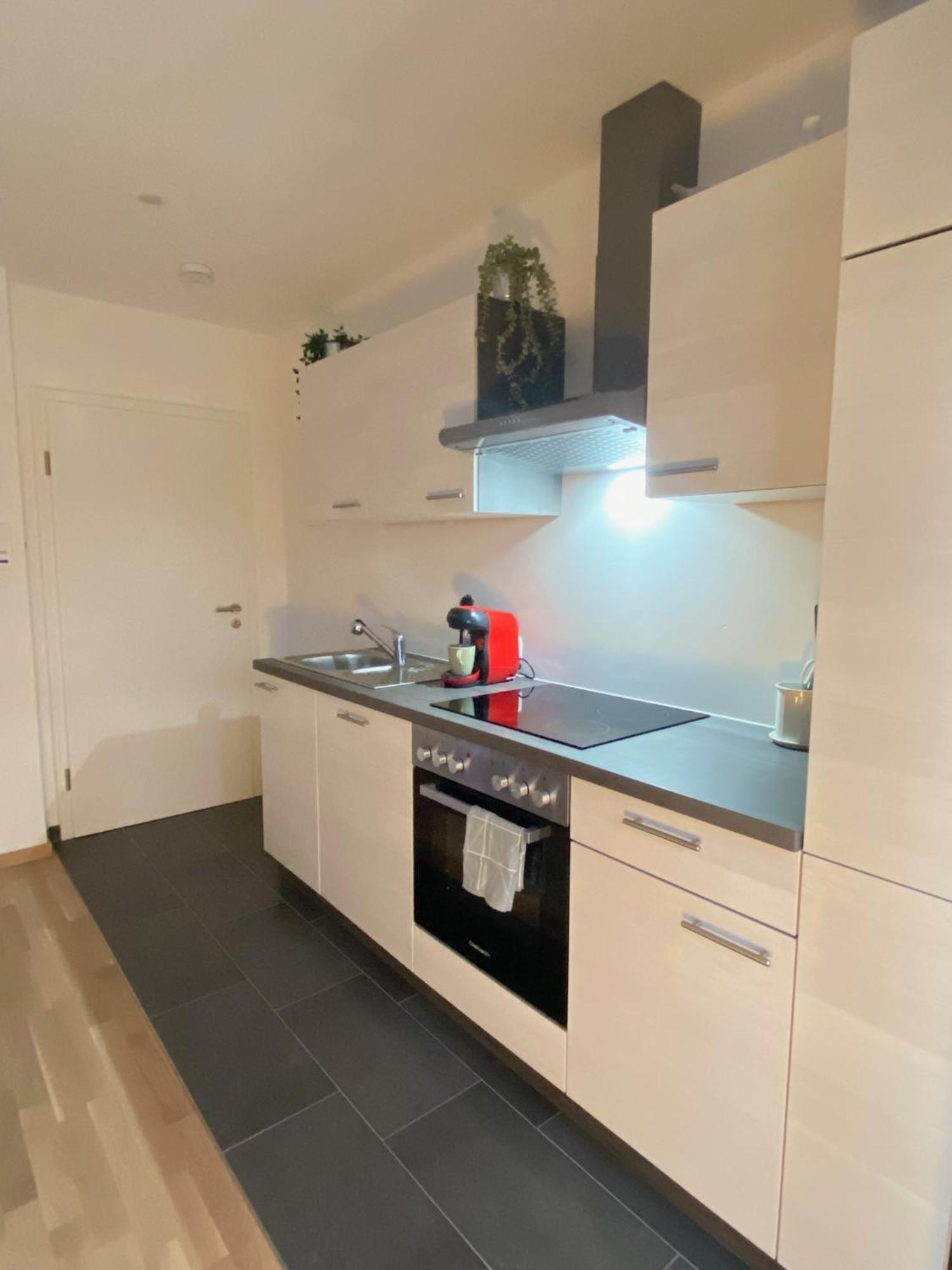 Charmantes Studio-Apartment Im Herzen Von Neureut - Fussbodenheizung, Regendusche, Waschmaschine, Stellplatz Karlsruhe Luaran gambar